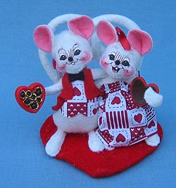 Annalee 5" Sweetheart Mouse Couple With Box of Chocolates- Mint - 031803