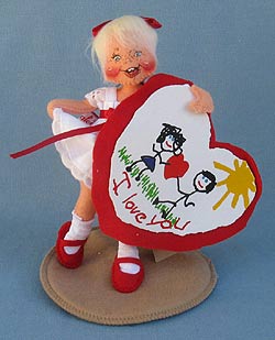 Annalee 7" Sweetheart Girl Holding Valentine - Open Eyes - Mint - 039094