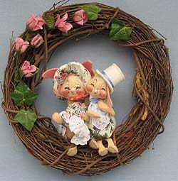 Annalee 7" E.P. Boy & Girl Bunny in 14" Grapevine Wreath - Mint - 061093gs