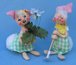 Annalee 7" Country Boy & Girl Bunny - Mint / Near Mint - 0625-0627-88