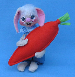 Annalee 7" Country Boy Bunny with Carrot - Mint - 064083