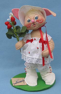 Annalee 10" Strawberry Girl Bunny - Mint / Near Mint - 066090tong