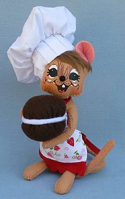 Annalee 6" Girl Whoopie Pie Chef Mouse 2013 - Mint - 100913