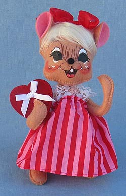 Annalee 8" Sweetheart Girl Mouse with Heart 2014 - Mint - 101214