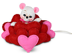 Annalee 3" Loads of Love Mouse 2024 - Mint - 110024
