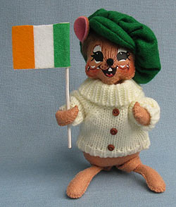 Annalee 6" St. Patrick's Boy Mouse 2013 with Irish Flag - Mint - 150613