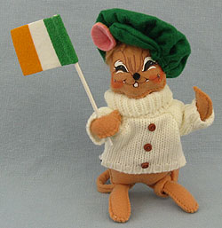 Annalee 6" St. Patrick's Boy Mouse 2013 with Irish Flag - Mint - 150613sqxt