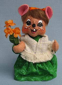 Annalee 6" St. Patrick's Girl Mouse with Flowers 2013 - Mint - 150713