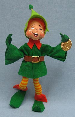 Annalee 9" Leprechaun Elf Holding Gold Coin 2014 - Mint - 151114