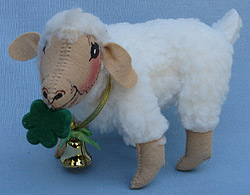 Annalee 7" Irish Lamb with Shamrock & Bell - Near Mint - 171800a