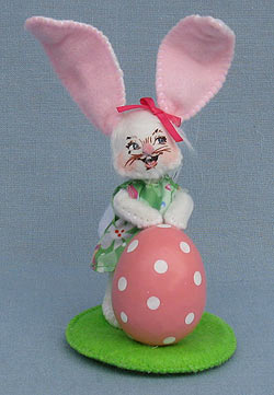 Annalee 3" Girl Bunny with Egg 2017 - Mint - 200117 Annalee 3" Girl Bunny with Egg 2017 - Mint - 200117