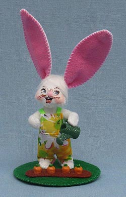 Annalee 3" Gardener Bunny Watering Row of Carrots 2014 - Mint - 200214