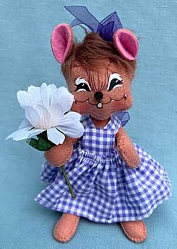 Annalee 6" Garden Girl Mouse with Daisy 2015 - Near Mint - 201215sq