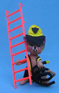 Annalee 7" Fireman Mouse - Mint / Near Mint - 202393