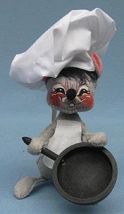 Annalee 7" Chef Mouse Holding Frying Pan - Near Mint - Signed - 212583s