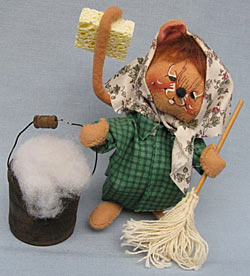 Annalee 7" Cleaning Day Housewife Mouse with Mop and Pail - Near Mint - 213597a