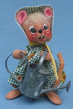 Annalee 7" Country Girl Mouse - Mint / Near Mint - 223396