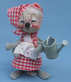 Annalee 7" Mouse with Watering Can - Excellent - 231586a