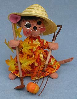 Annalee 6" Fall Gardening Girl Mouse - Mint - 233009