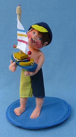 Annalee 7" Beach Kid with Boat - Mint - 234092