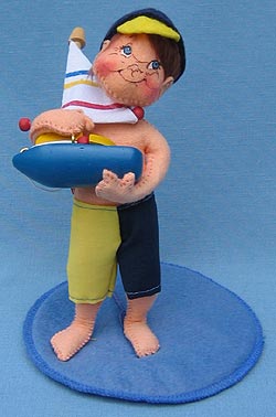 Annalee 7" Beach Kid with Boat - Mint - 234092ox