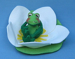 Annalee 10" Frog on Lily Pad - Mint / Near Mint - 240695