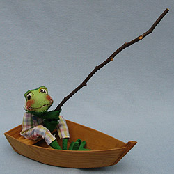 Annalee 10" Frog in Boat - Excellent - 240892a Annalee 10" Frog in Boat - Excellent - 240892a