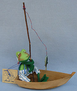 Annalee 10" Frog in Boat - Mint - 240893x