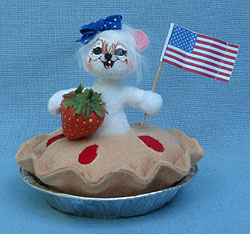 Annalee 3" Patriotic Sweet Berry Pie Mouse - Mint - 250112