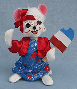 Annalee 6" Patriotic Girl Mouse with Popsicle 2017 - Mint - 250517 Annalee 6" Patriotic Girl Mouse with Popsicle 2017 - Mint - 250517