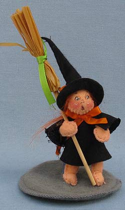 Annalee 3" Witch Kid with Broom - Mint / Near Mint - 300495ooh