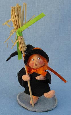 Annalee 3" Witch Kid with Broom - Near Mint - 300495ooha