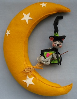 Annalee 7" Witch Mouse on Broom with Moon Mobile - Mint / Near Mint - 301581