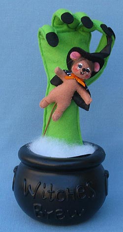 Annalee 8" Halloween Hot Tub Witch Mouse Dangling from Hand - Mint - 302112