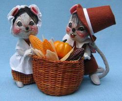 Annalee 7" Orange Plaid Pilgrim Mice with Basket - Mint - 307496