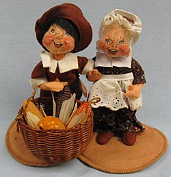 Annalee 7" Pilgrim Kids in Brown with Basket - Near Mint - 315689