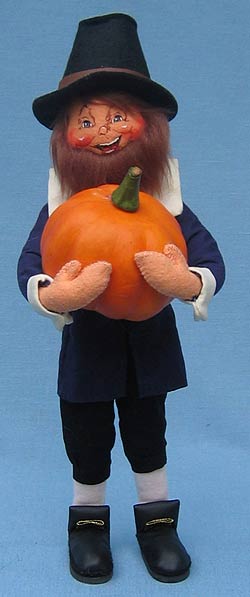 Annalee 13" Pilgrim Man Holding Pumpkin - Mint - 316605