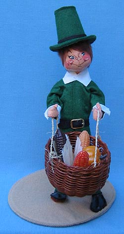 Annalee 10" Pilgrim Man with Basket - Mint - 316691