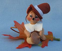 Annalee 3" Oakey Doakey Mouse with Acorn - Excellent - 317397oxa