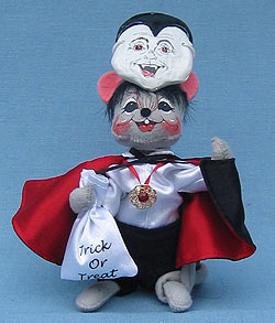 Annalee 6" Trick or Treat Dracula Mouse with Mask - Mint - 325405