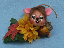 Annalee 3" Mouse with Mums - Mint - 350010