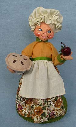 Annalee 9" Autumn Wishes Woman with Pie & Apple 2013 - 351713 - Mint
