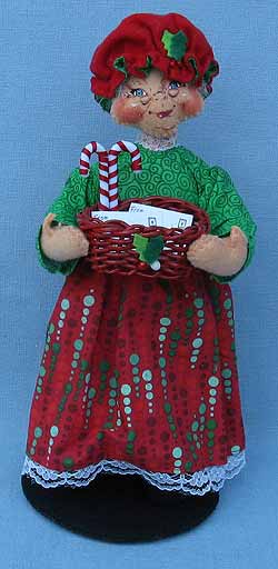 Annalee 9" Special Delivery Mrs Santa 2017 - Mint - 400317