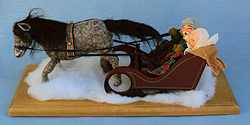 Annalee 5" Sleigh Ride Couple with Horse Vignette - Near Mint / Excellent - 453997a Annalee 5" Sleigh Ride Couple with Horse Vignette - Near Mint / Excellent - 453997a