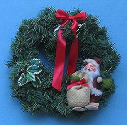Annalee 5" Old World Santa with 12" Wreath - Mint - 455096