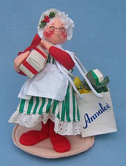 Annalee 7" Mrs Santa with Presents - Mint / Near Mint - 500193