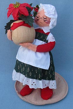 Annalee 7" Mrs Santa with Poinsettia - 1992 - Closed Eyes - Mint / Near Mint - 503292xx
