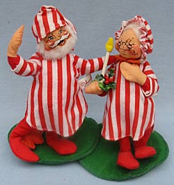 Annalee 7" Mr & Mrs Tuckered Santas - Mint - 510088