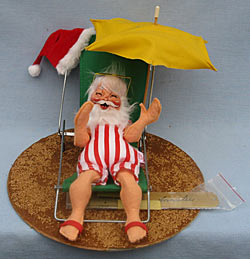 Annalee 10" Maui Santa in Lounge with Brass Plaque - Near Mint / Excellent - 541490a Annalee 10" Maui Santa in Lounge with Brass Plaque - Near Mint / Excellent - 541490a