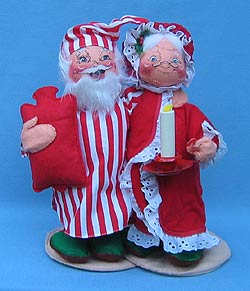 Annalee 12" Tuckered Mr & Mrs Santa Couple - Mint - 548791